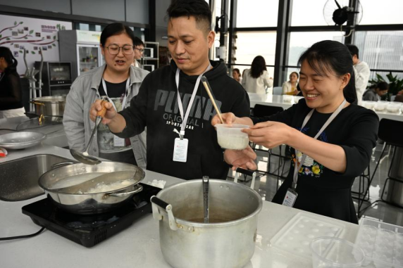 上元暖融，情满买球的正规网站｜2026 元宵佳节送福
