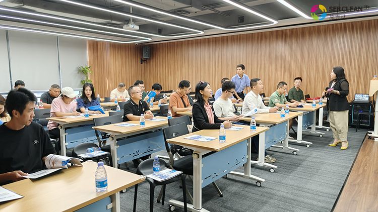 广东省工业和信息化厅2025
年高端装备制造产业集群培育专题研修班一行到访买球的正规网站开展参观学习活动