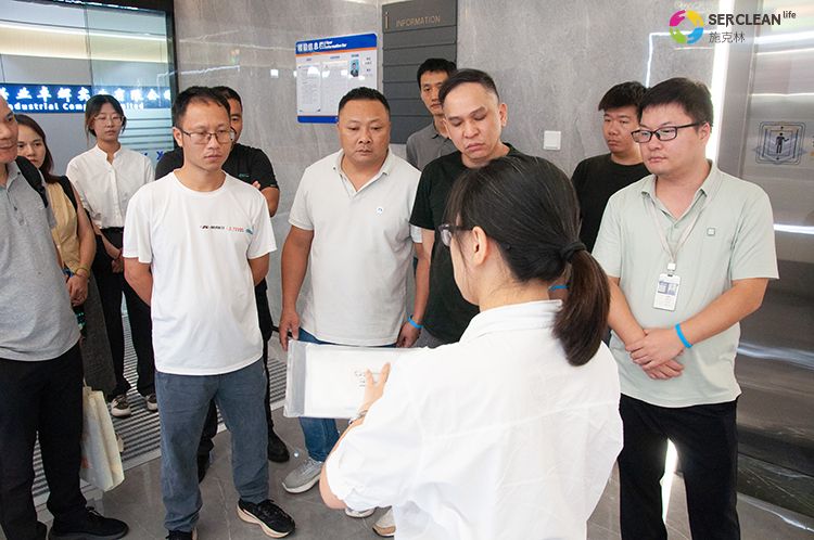 广东省工业和信息化厅2025
年高端装备制造产业集群培育专题研修班一行到访买球的正规网站开展参观学习活动