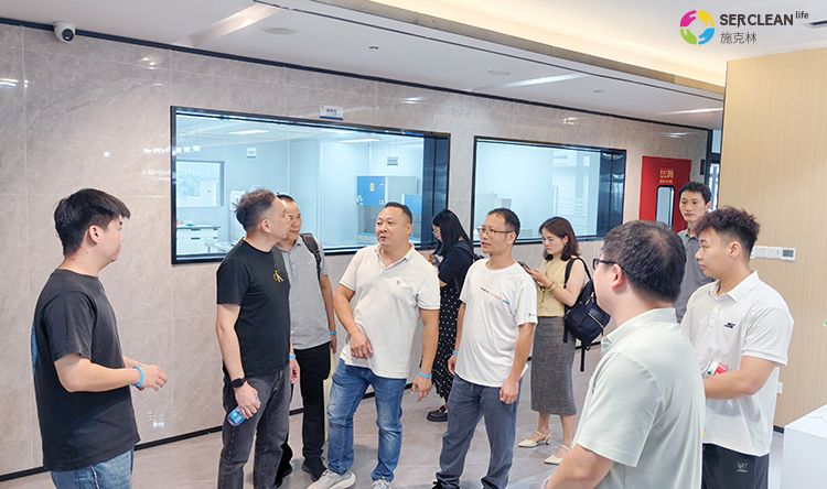 广东省工业和信息化厅2025
年高端装备制造产业集群培育专题研修班一行到访买球的正规网站开展参观学习活动