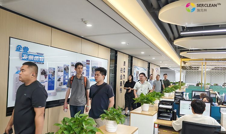 广东省工业和信息化厅2025
年高端装备制造产业集群培育专题研修班一行到访买球的正规网站开展参观学习活动