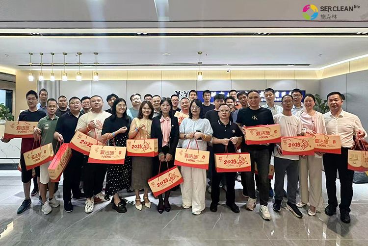 广东省工业和信息化厅2025
年高端装备制造产业集群培育专题研修班一行到访买球的正规网站开展参观学习活动